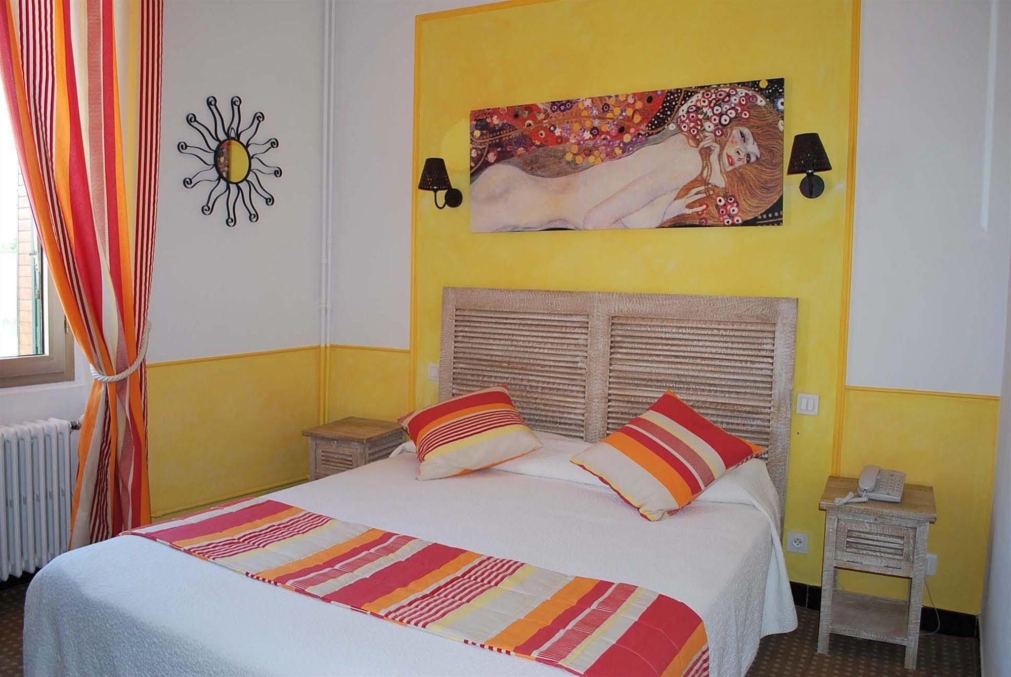 Hotel Toppin Cavaillon Esterno foto